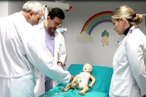 Cinc xicotetes vides tiren avant gràcies a cors mecànics implantats a l'hospital La Fe de València