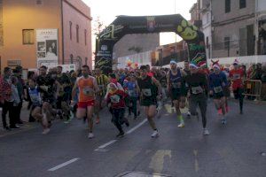 Cerca de 300 personas participan en la San Silvestre de Almenara que estrenaba el recorrido de una milla urbana