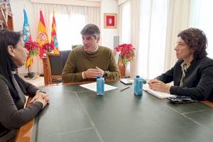 El Alcalde Marcos Zaragoza recibe a la nueva presidenta de la Asociación de Apartamentos Turísticos de la Comunitat Valenciana