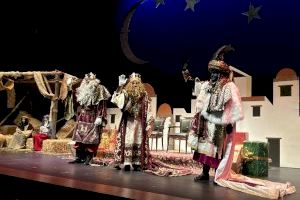 La cabalgata de los Reyes Magos llena de ilusión las calles de La Nucía