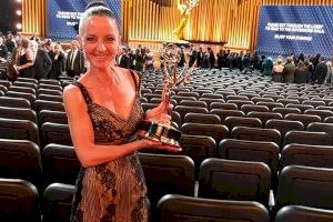 L'artista local Nelly Guimaras guanya l'Emmy a  Millor Maquillatge Prostètic
