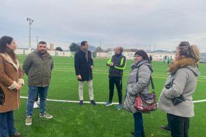 La Diputación de Alicante renueva el césped artificial del campo de fútbol municipal de El Verger con 167.000 euros