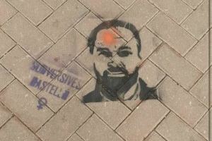 Absuelven al colectivo Subversives de Castellón por las pintadas contra Santiago Abascal