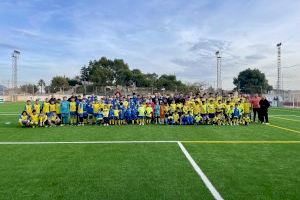 Toni Pérez inaugura el nuevo césped artificial del campo de fútbol de Callosa d’en Sarrià donde se han invertido 132.000 euros