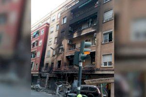 VÍDEO | Alarma en el barri valencià d'Orriols per un incendi en ple carrer