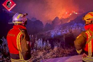 Estabilitzat l'incendi forestal de Confrides després d'una nit d'infart