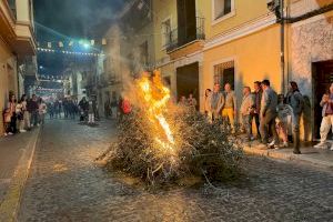 Alberic celebra la víspera de San Antonio con el encendido de seis hogueras