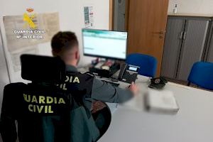 La Guardia Civil ha detenido en Villena al autor de 15 delitos de estafa por internet