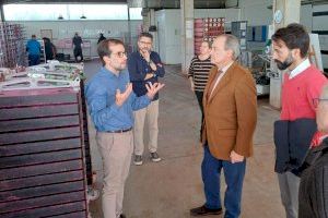 El conseller de Agricultura estudiará medidas para potenciar la bioplanta de Caudete de las Fuentes