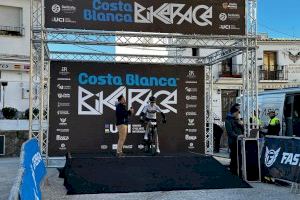 El Casco Antiguo de Altea se convierte un año más en escenario de la Costa Blanca Bike Race