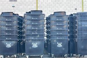 Villena inicia la reposición de 65 nuevos contenedores de basura en la ciudad