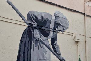 El Ayuntamiento junto con la Asociación de Vecinos de San Antón y la Easda crean un nuevo mural de arte colaborativo en el barrio