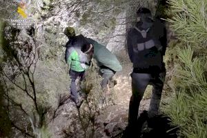 Rescatados dos senderistas perdidos cuando descendían del monte Puig Campana en Finestrat
