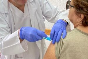 Los centros de salud de Elche suministran cerca de 7.000 vacunas de gripe y Covid 19 en el primer mes del año