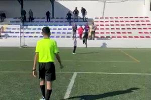 La jugada mestra d'un jove futbolista de Castelló per la qual va meréixer Targeta Verda