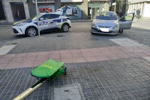 Un conductor reincident i borratxo s'emporta per davant la maleta d'un venedor de l'ONCE a Borriana