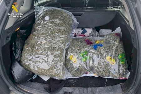 Detenidos tres primos en Torrevieja con 6 kilos de marihuana escondidos en el coche