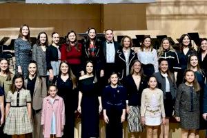 La Banda Municipal de Castellón homenaje a ritmo de pasodoble a ocho reinas de la Magdalena