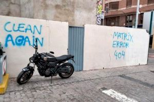 Vehicles camuflats i una brigada-antipintadas: Castelló eleva la seua lluita contra els 'grafitis'