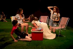 Triangle Teatre presenta «After·Sun» en el Paranimf, la versión actualizada de «Veraneantes» de Gorki