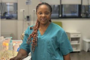 Una enfermera de Camerún recibe formación oncológica en Vithas Valencia 9 de Octubre