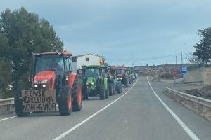 Una tractorada presa les carreteres valencianes: els agricultors protesten per la crisi del sector