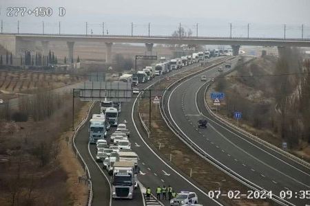 Segona jornada de protestes: la tractorada bloqueja diverses carreteres valencianes