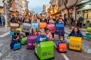 Benicàssim llenará la calle Santo Tomás de música, color y diversión en el desfile de Carnaval del próximo sábado