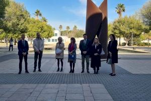 Alicante secunda un minuto de silencio en señal de condena por el asesinato machista en Alfaz del Pi