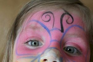 Carnaval 2024: Consejos para maquillar a los niños sin riesgos