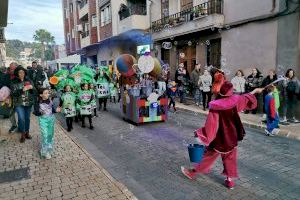 Los “Los Bollycaos y sus Tois” y “las Cubanas” ganan el concurso de disfraces del Carnaval de Almenara