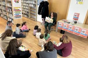 La primera sesión de “L’Hora del Conte” se celebró el pasado viernes en la Biblioteca de La Nucía