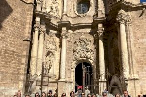 El alumnado de las Aulas de la Tercera Edad viaja a Valencia para visitar la muestra 'Sorolla a través de la luz' en la Fundación Bancaja
