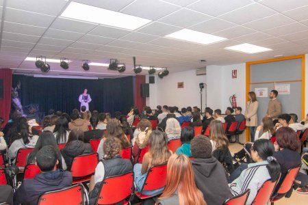 Más de 700 estudiantes de ESO y Bachillerato se acercan al teatro con el ciclo ‘Joves Espectadors’
