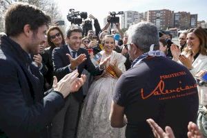 Carlos Mazón elogia la ‘germanor’ entre ciudades que supone la ‘mascletà’ de Madrid