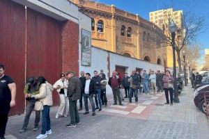 Locura en Castellón por la Feria de la Magdalena: gran expectación y largas colas en el primer día de venta de entradas