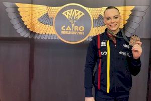 La alcoyana Laura Casabuena se cuelga la medalla de bronce en la Copa del Mundo de El Cairo