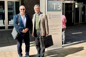 El presidente del Consejo de Enfermería de la Comunidad Valenciana, Juanjo Tirado, con junto al asesor legal del CECOVA, el letrado José Pascual.