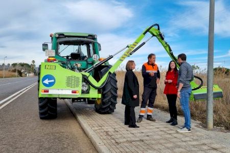 El Ayuntamiento de Torreblanca mejora la accesibilidad en los caminos rurales al comprar un brazo desbrozador
