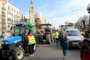 De 1.500 tractores solo han llegado 70: Los agricultores valencianos denuncian en Madrid “la vulneración del derecho de manifestación”