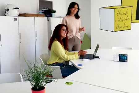 L’Espai Coworking de Benidorm ofrece cinco centros de trabajo tras culminar su estancia en las instalaciones varios proyectos emprendedores