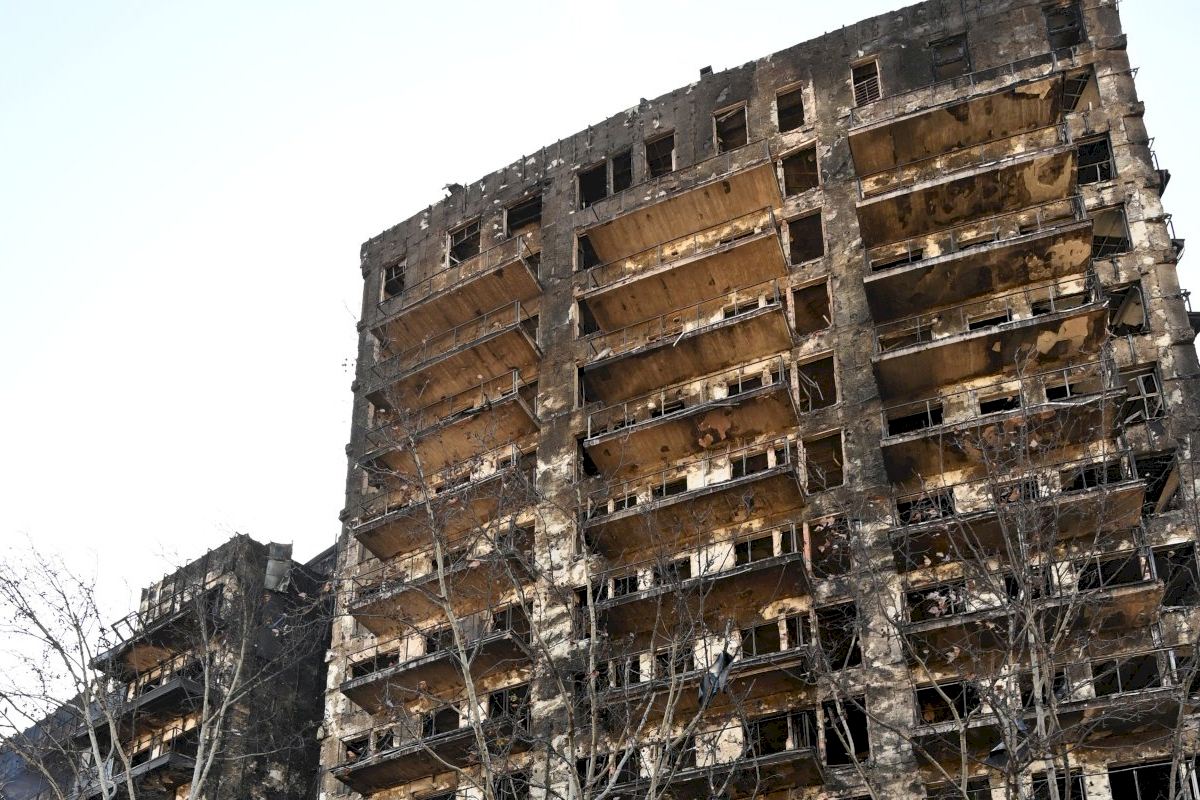El material que ha ardido en los edificios de Valencia podría no ser poliuretano