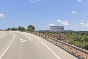 Un mort i tres persones ferides en un accident entre dos cotxes en Alfara de la Baronia