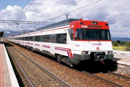 Una línea de Cercanías de Valencia aumenta con 16 nuevos trenes diarios sus horarios