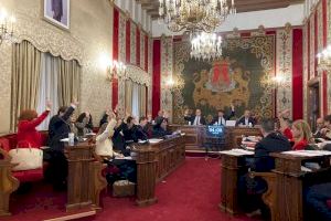 El Pleno de Alicante rechaza la ocupación ilegal y defiende la seguridad en las comunidades de vecinos