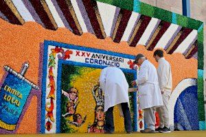 El tapiz de las Fallas de Burriana ya luce en la plaza Mayor