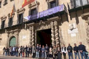 Alicante guarda un minuto de silencio en memoria de las víctimas del atentado del 11-M en su vigésimo aniversario
