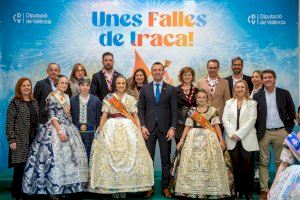 La Diputació de València obri les seues portes a les juntes locals falleres de la Vall d'Albaida i la Costera