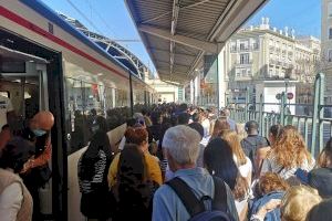 Renfe programa trenes de Cercanías las 24 horas del día durante las Fallas de Valencia