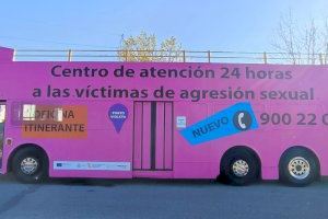 Igualdad instala un autobús para prevenir, informar y atender a posibles víctimas de agresiones sexuales durante las Fallas